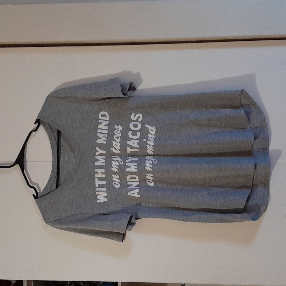 Taco Love - Zoe & Liv Graphic Tee size XL